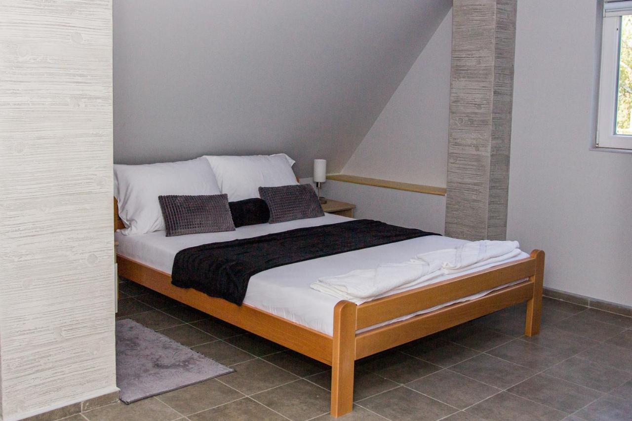Feher Akac Guest House Palić Extérieur photo
