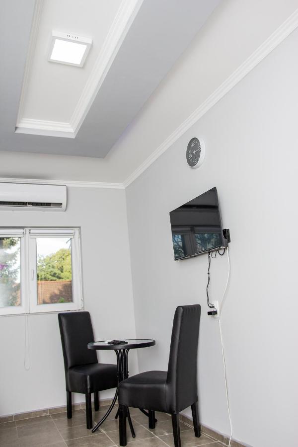 Feher Akac Guest House Palić Extérieur photo