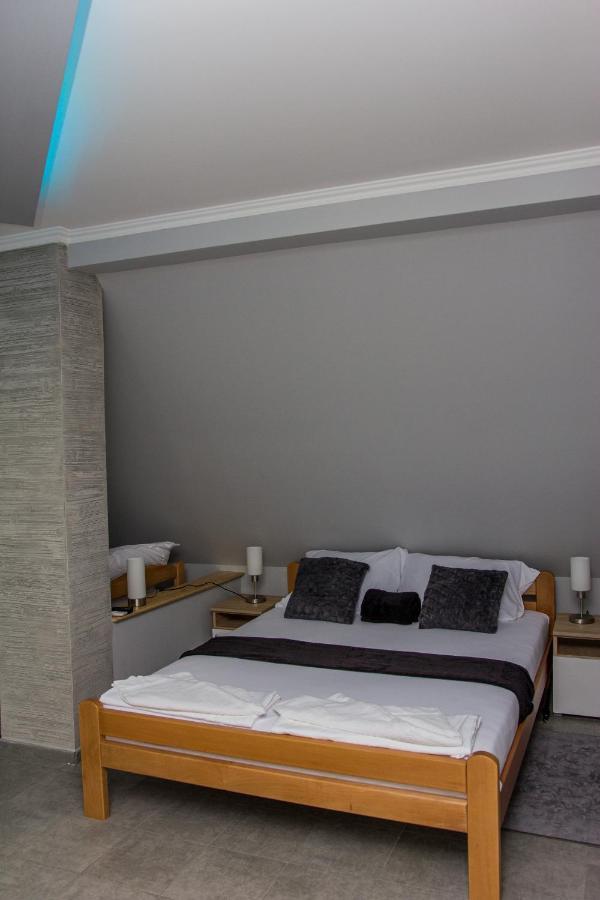 Feher Akac Guest House Palić Extérieur photo
